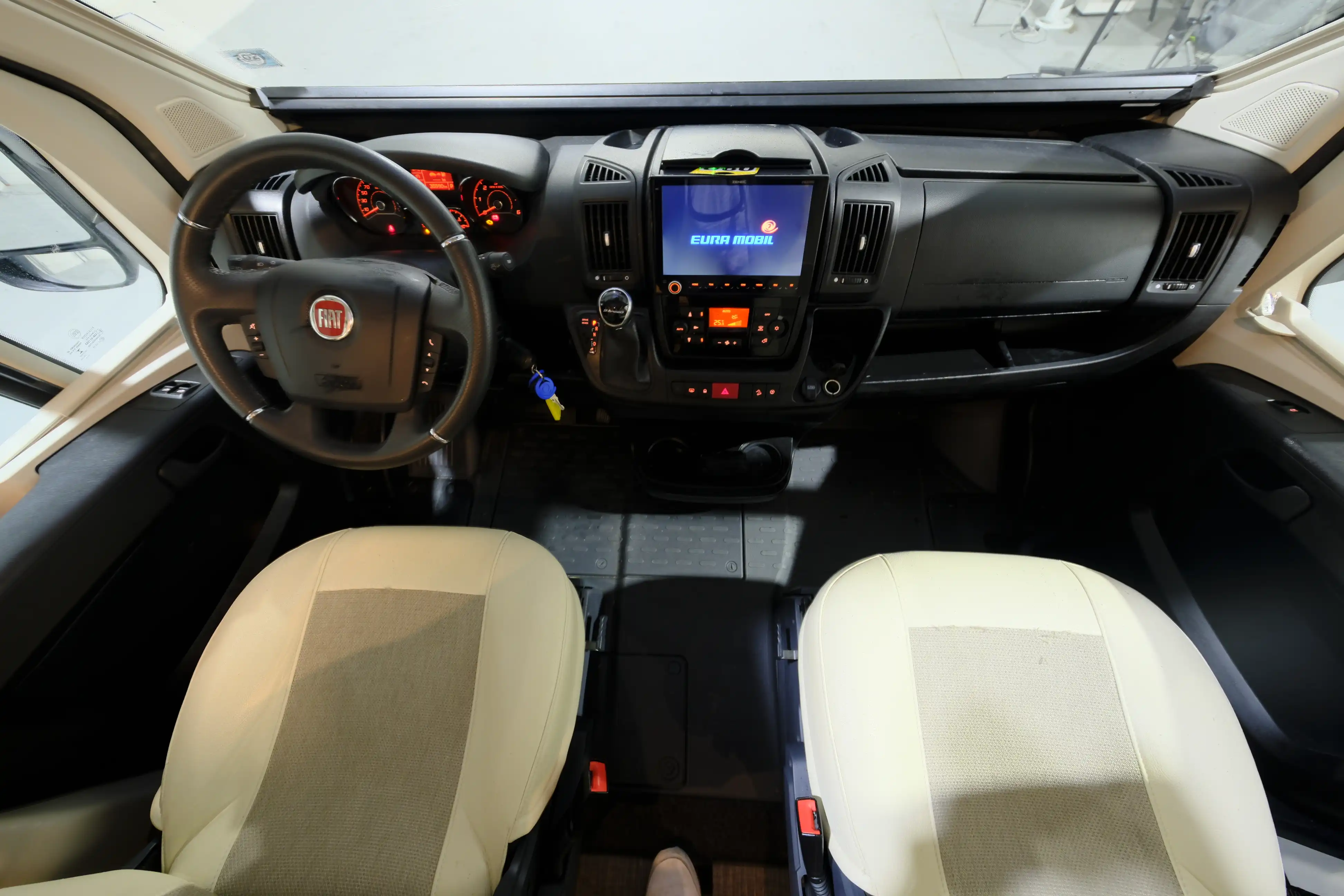 EURAMOBIL Profila T 675 SB